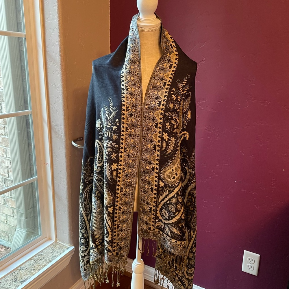 Women’s Shawl